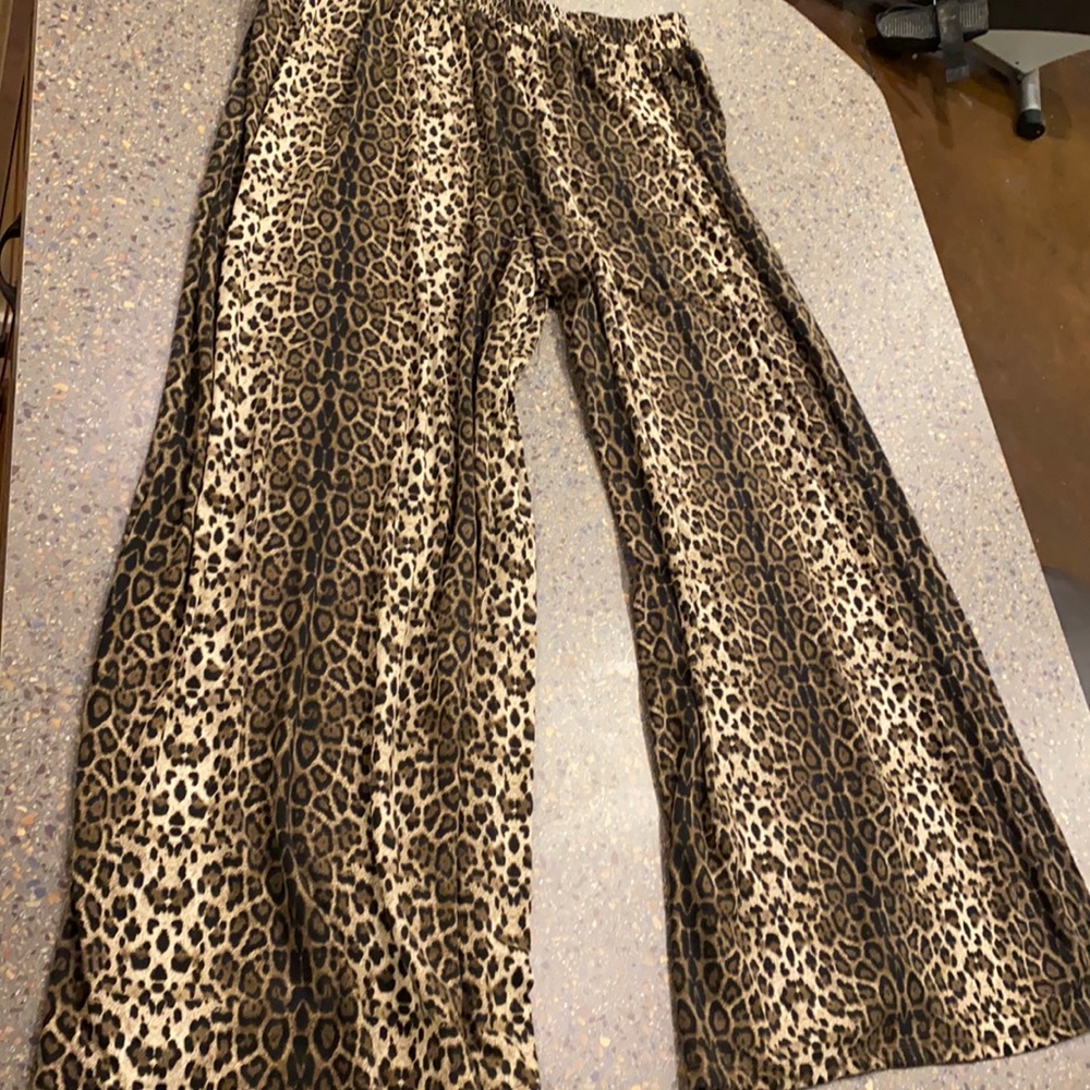 ♥️Valentines Sale 3/$15 add to bundle for savings Leapard Print Flare-Very Flare - Picture 5 of 7